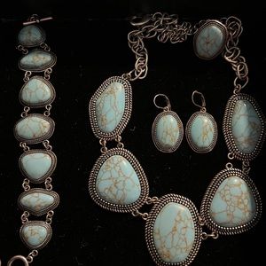 Premiere Designs Turquoise set (necklace, bracelet, earrings & ring)